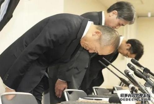 小林制药社长出席记者会并鞠躬道歉